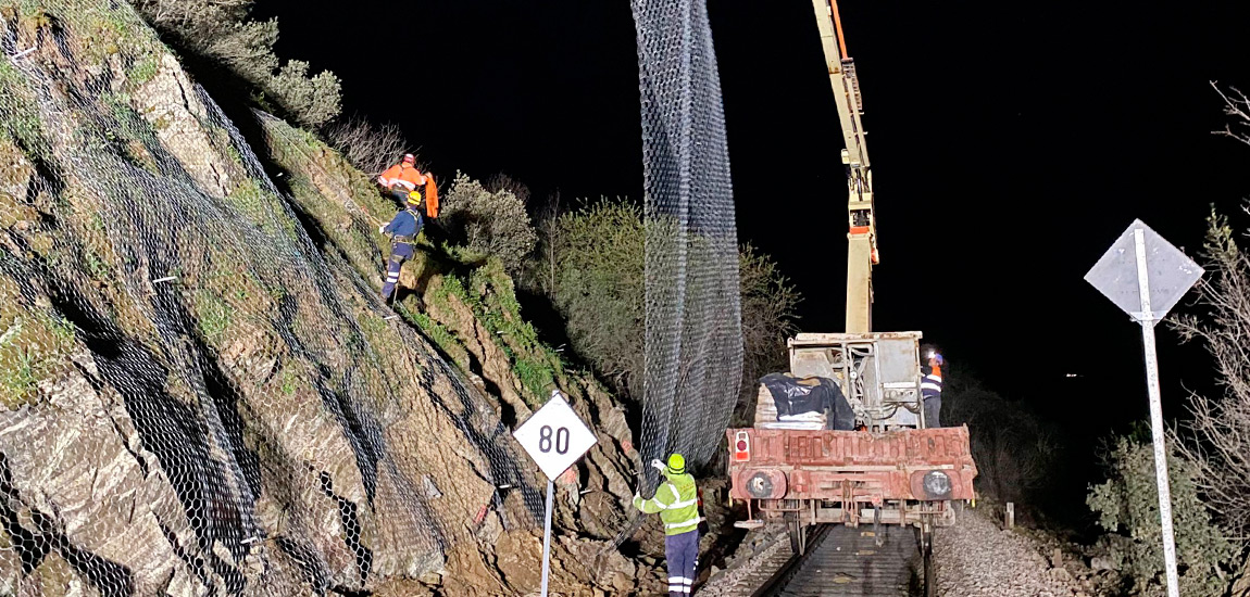 Intervenção noturna nos taludes da Linha do Douro