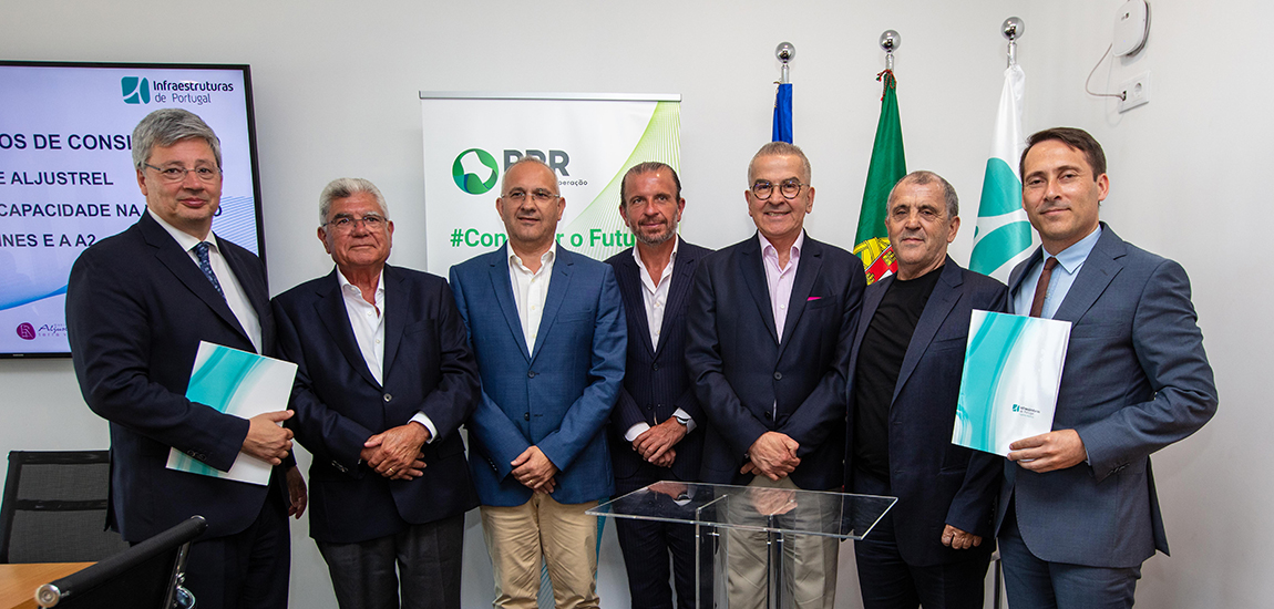 Fotografia da sessão da Consignação da obra do IP8