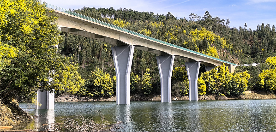 Imagem 1 - Reabilitação dos pilares da Ponte da Amoreira