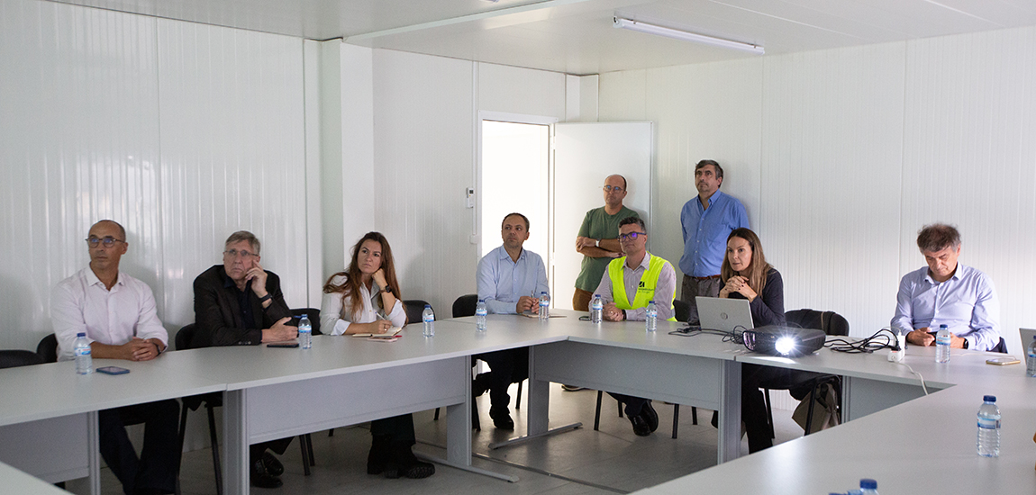 Comitiva no estaleiro da Linha de Évora       